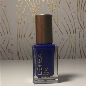 Blue L'Oréal nail polish
